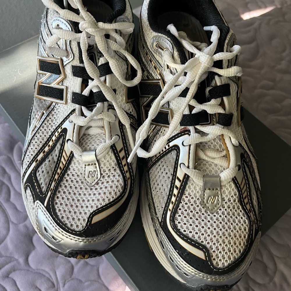 New Balance 1906R Sneakers Gold/Silver/Black/White W9 - Picture 2 of 7